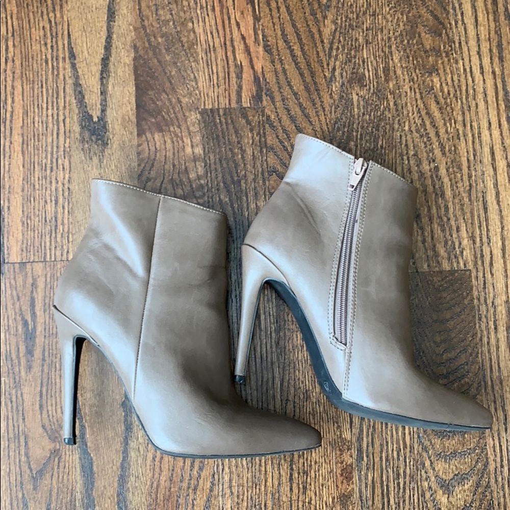 🌻 TAUPE HEEL BOOTS 🌻